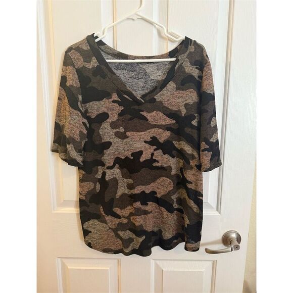 BomBom Tops - BomBom Women's Camouflage V-Neck Tunic Tee Size M Multicolor